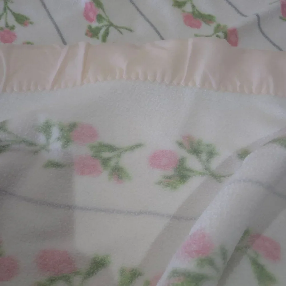Vintage 80s White Pink Roses Floral Blanket Satin Edge Double Full Size